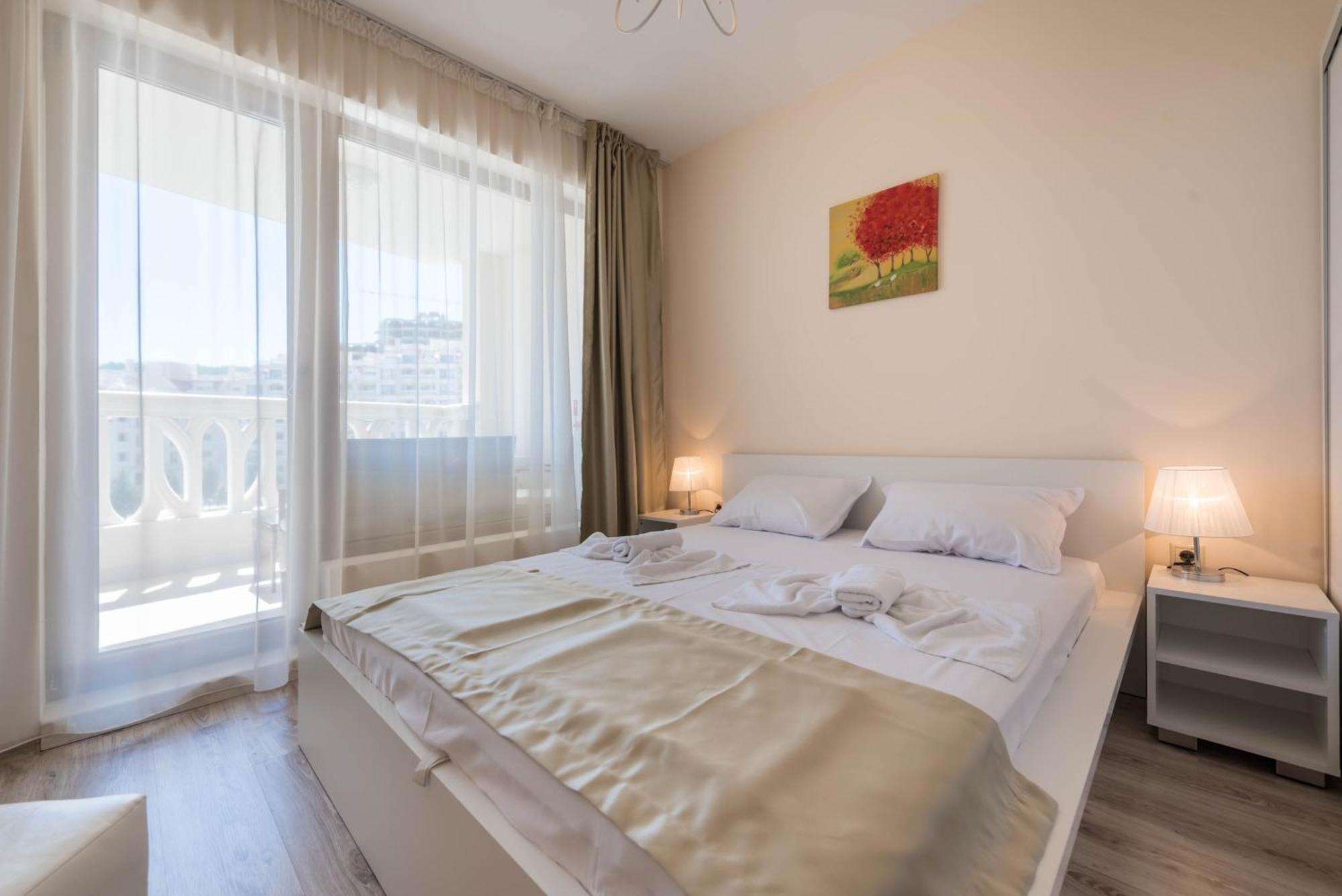 Blue Lagoon Seafront Apartments Varna Exterior photo